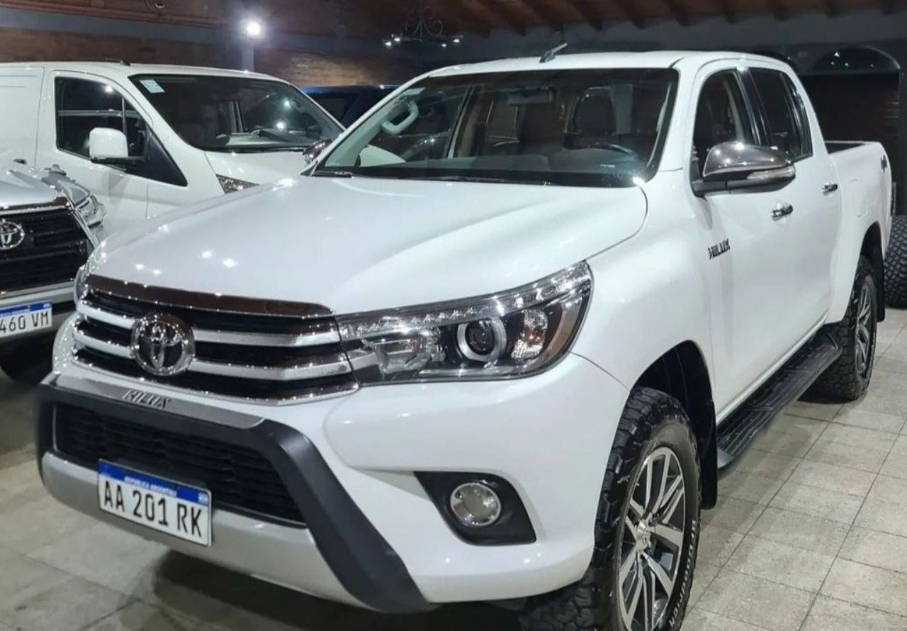 Toyota Hilux Usada en San Juan, deRuedas