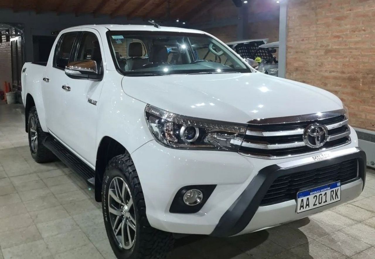 Toyota Hilux Usada en San Juan, deRuedas