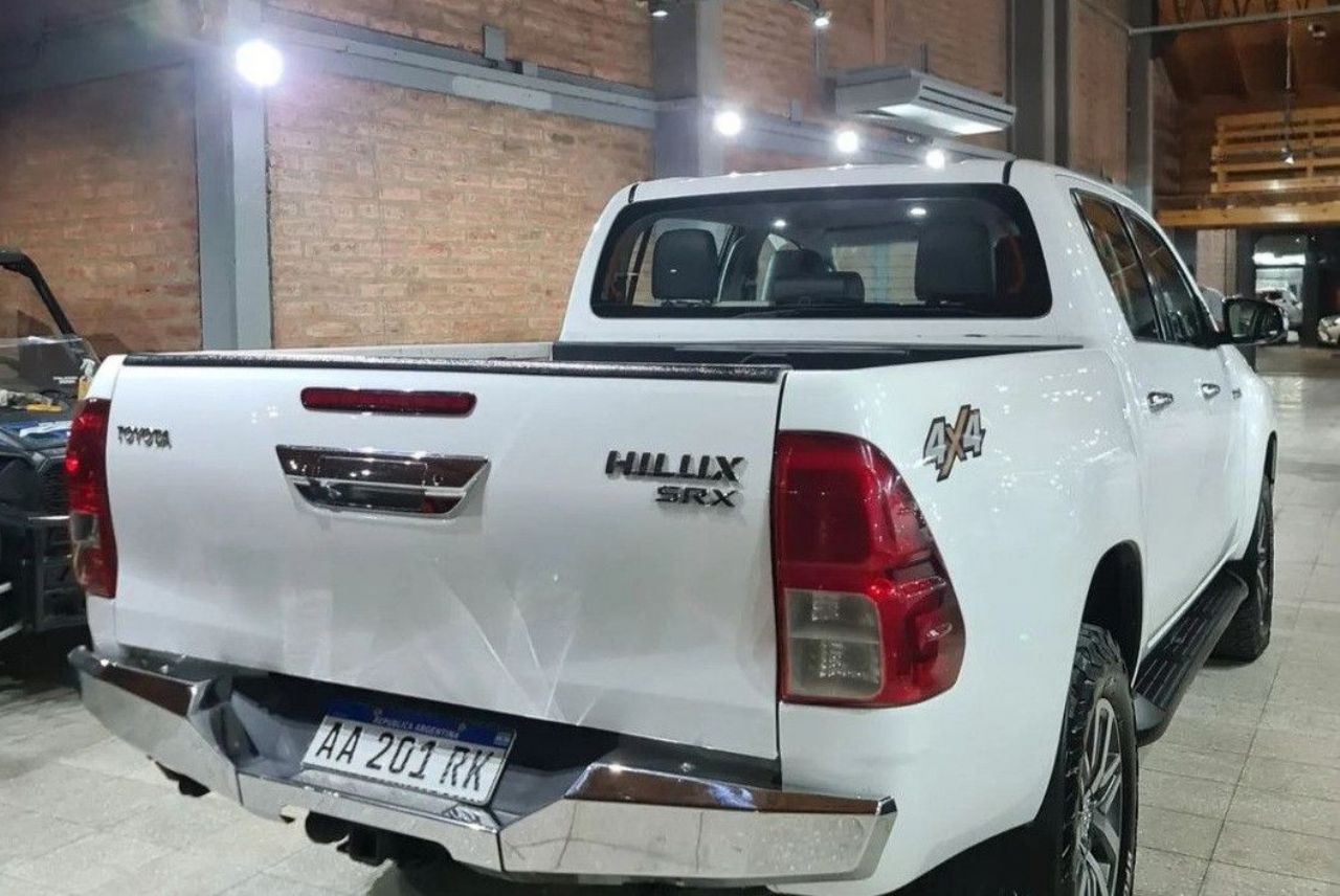 Toyota Hilux Usada en San Juan, deRuedas
