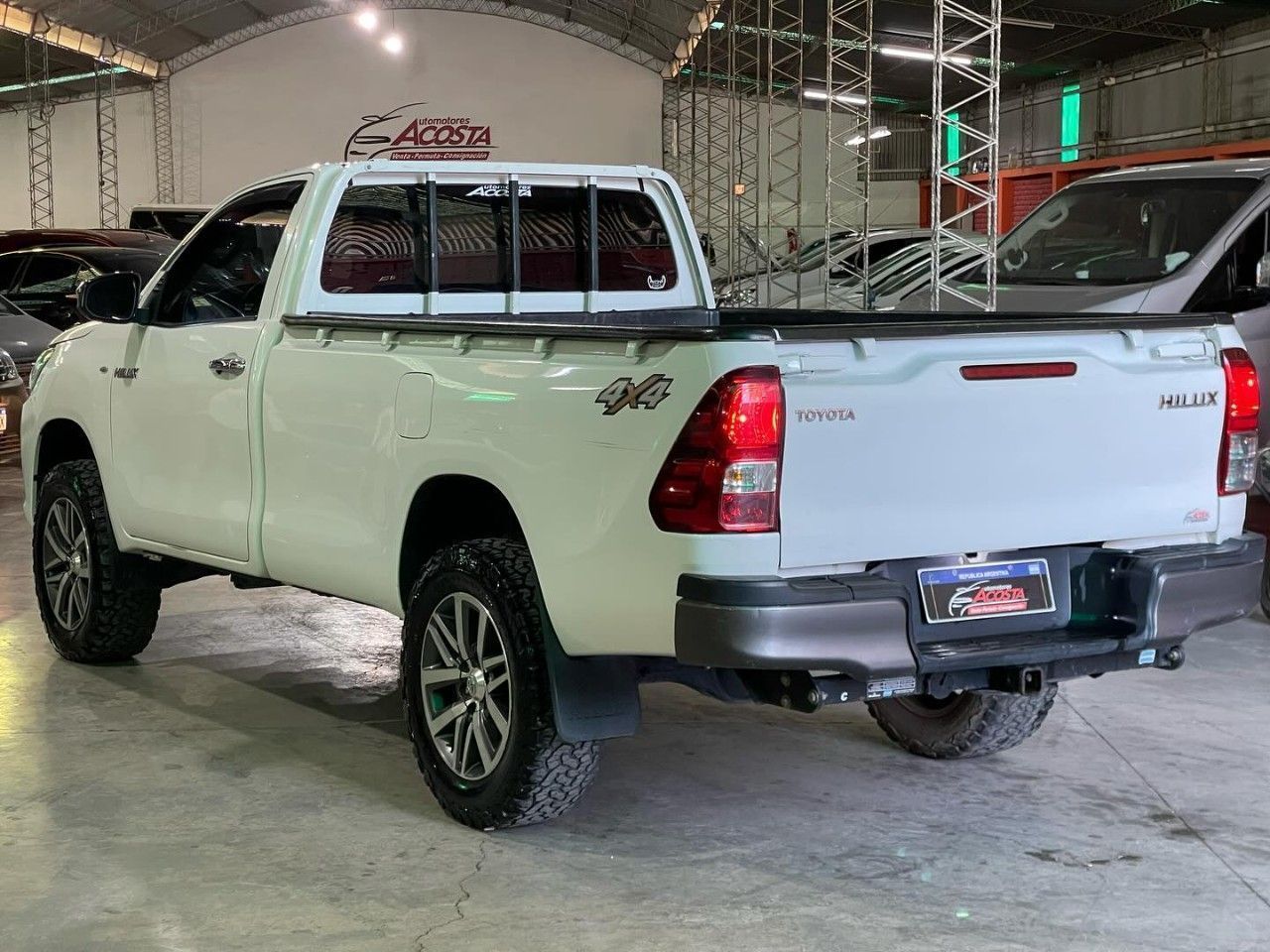 Toyota Hilux Usada en San Juan, deRuedas