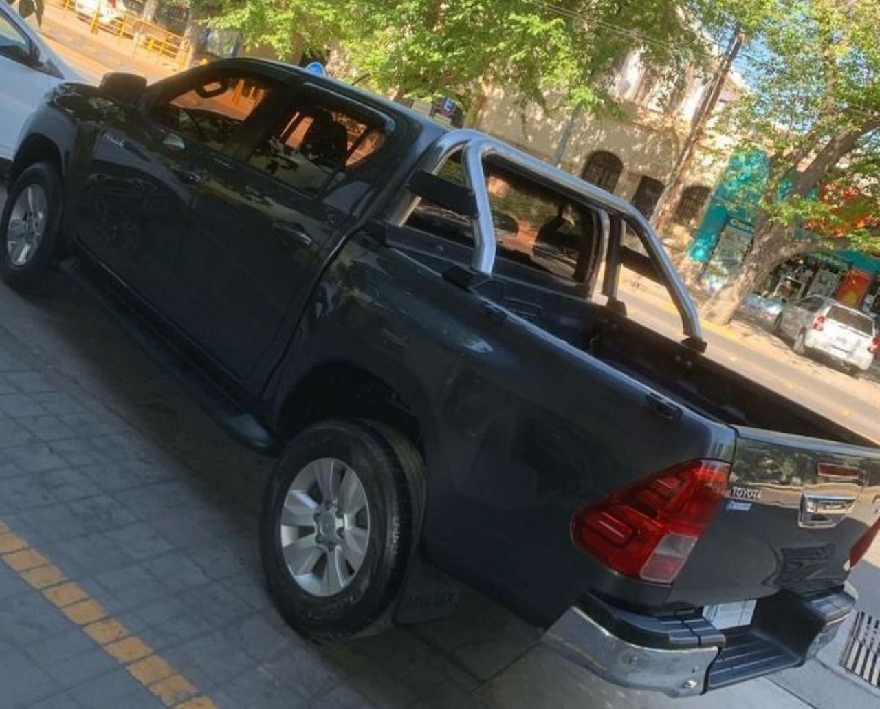 Toyota Hilux Usada Financiado en Mendoza, deRuedas