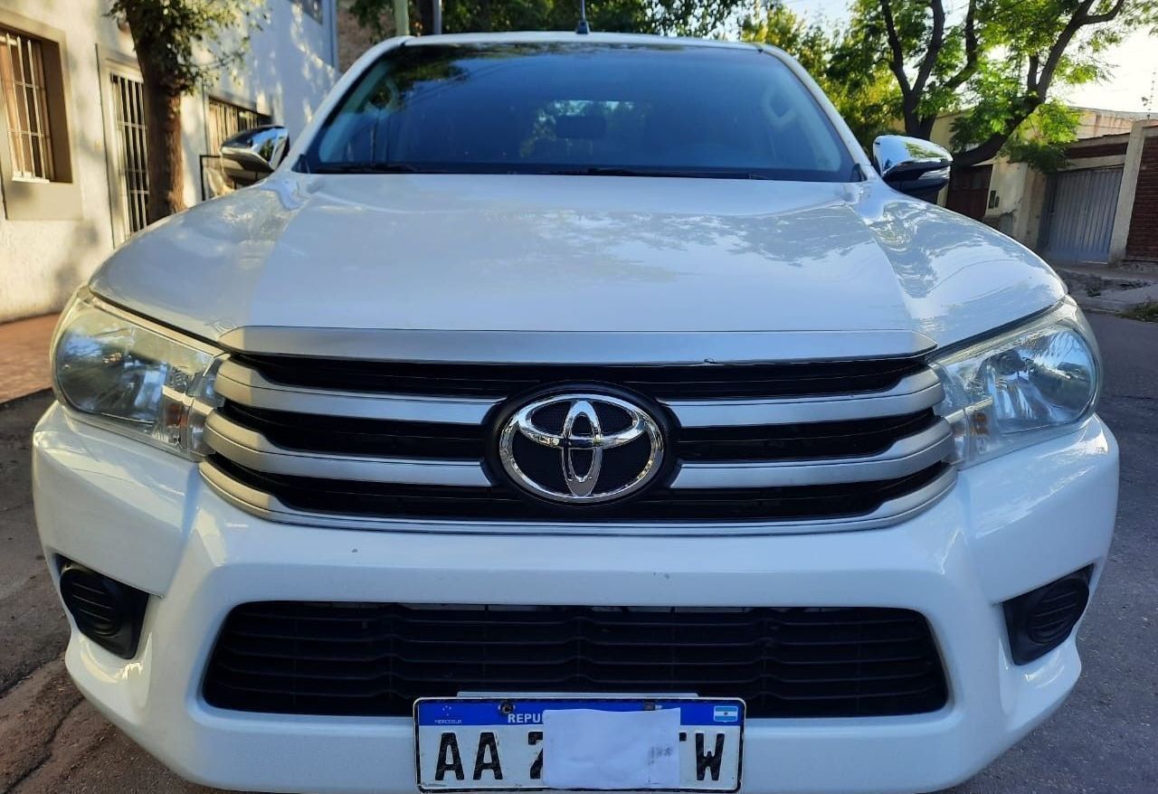 Toyota Hilux Usada Financiado en Mendoza, deRuedas