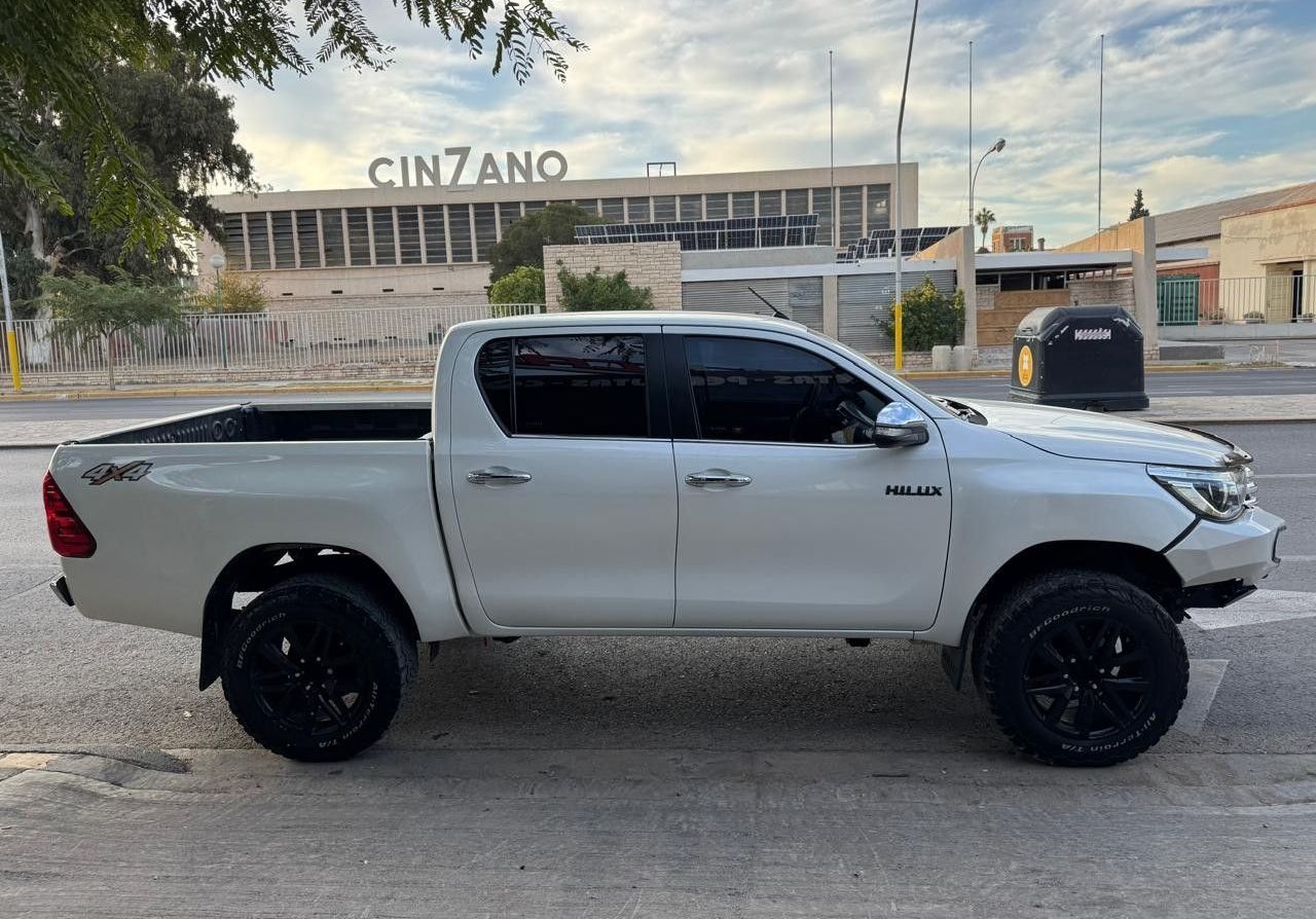 Toyota Hilux Usada Financiado en San Juan, deRuedas