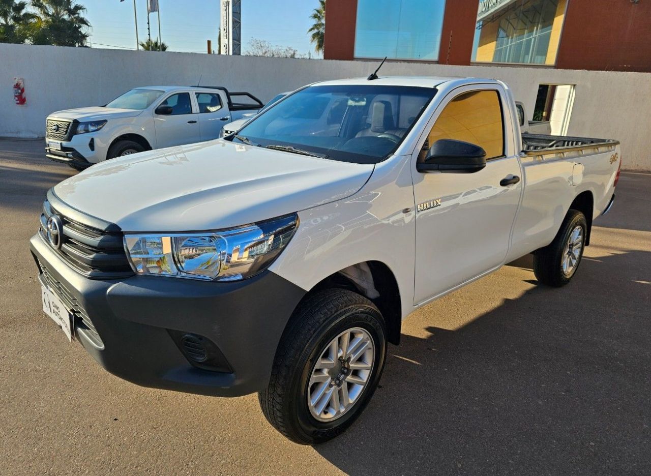 Toyota Hilux Usada Financiado en Mendoza, deRuedas