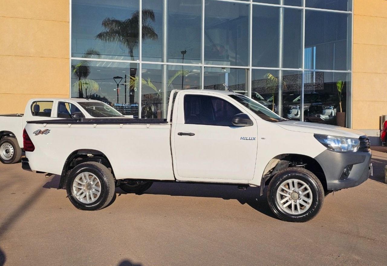 Toyota Hilux Usada Financiado en Mendoza, deRuedas