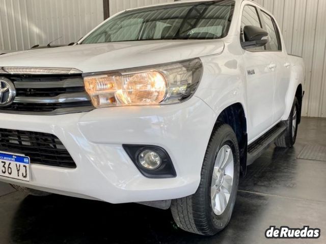 Toyota Hilux Usada en San Juan, deRuedas