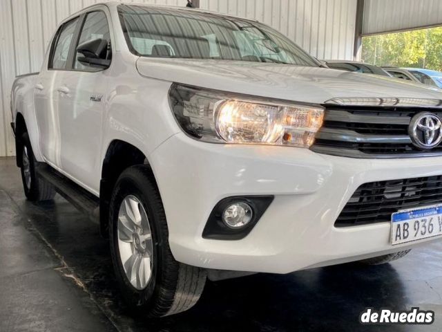 Toyota Hilux Usada en San Juan, deRuedas