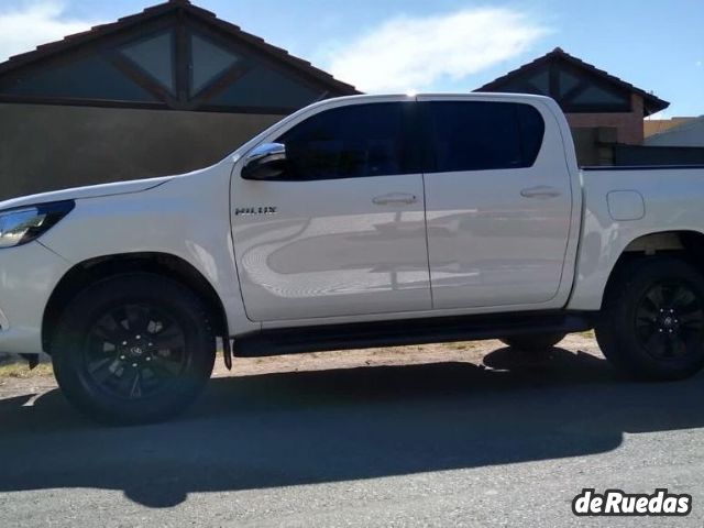 Toyota Hilux Usada en San Juan, deRuedas