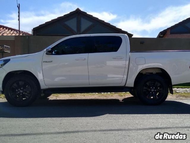 Toyota Hilux Usada en San Juan, deRuedas