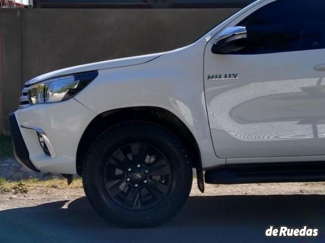 Toyota Hilux Usada en San Juan, deRuedas