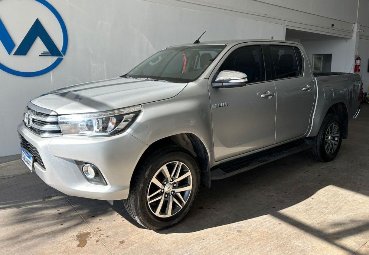 Toyota Hilux Usada en San Juan, deRuedas