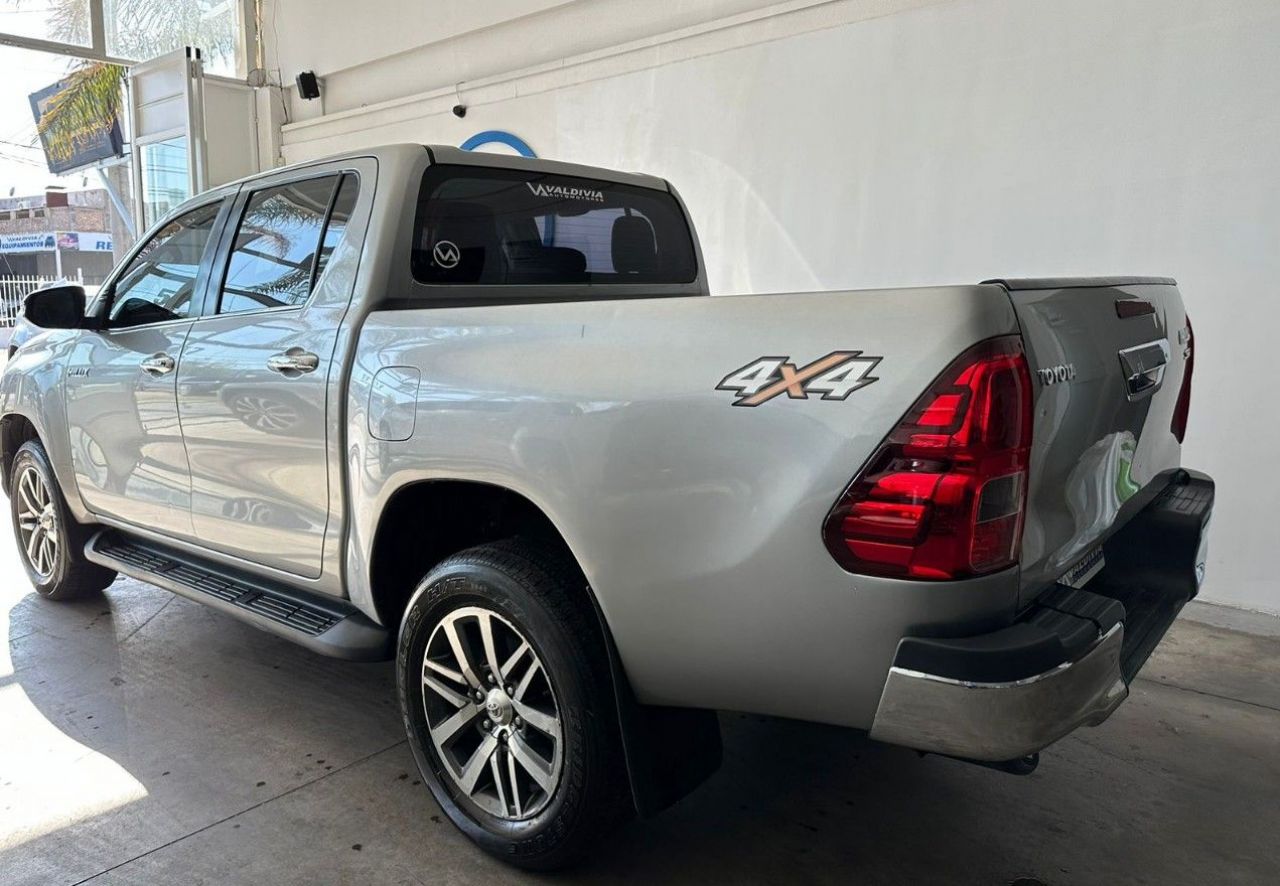 Toyota Hilux Usada en San Juan, deRuedas