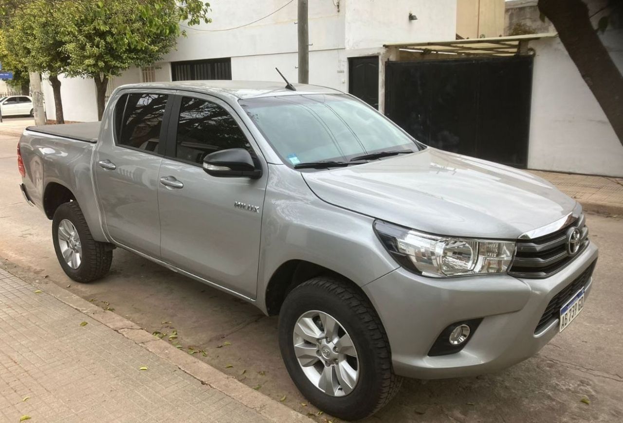 Toyota Hilux Usada en Córdoba, deRuedas