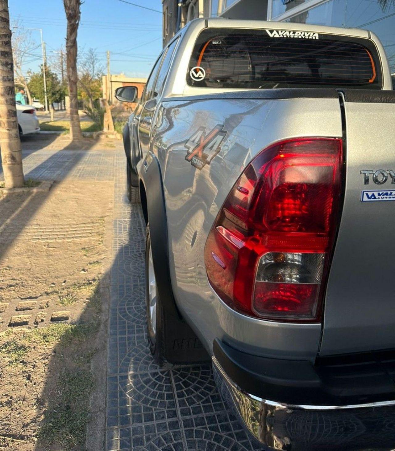 Toyota Hilux Usada en San Juan, deRuedas