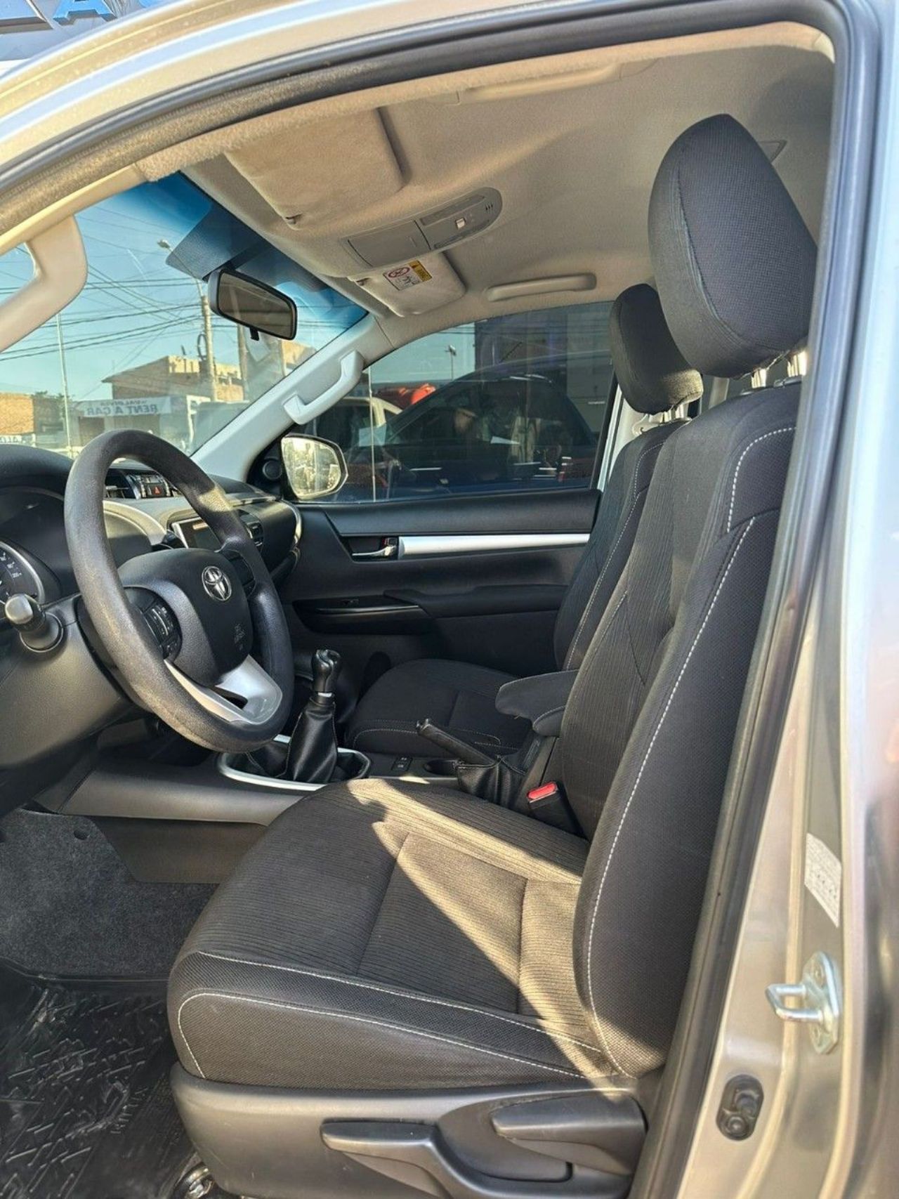 Toyota Hilux Usada en San Juan, deRuedas
