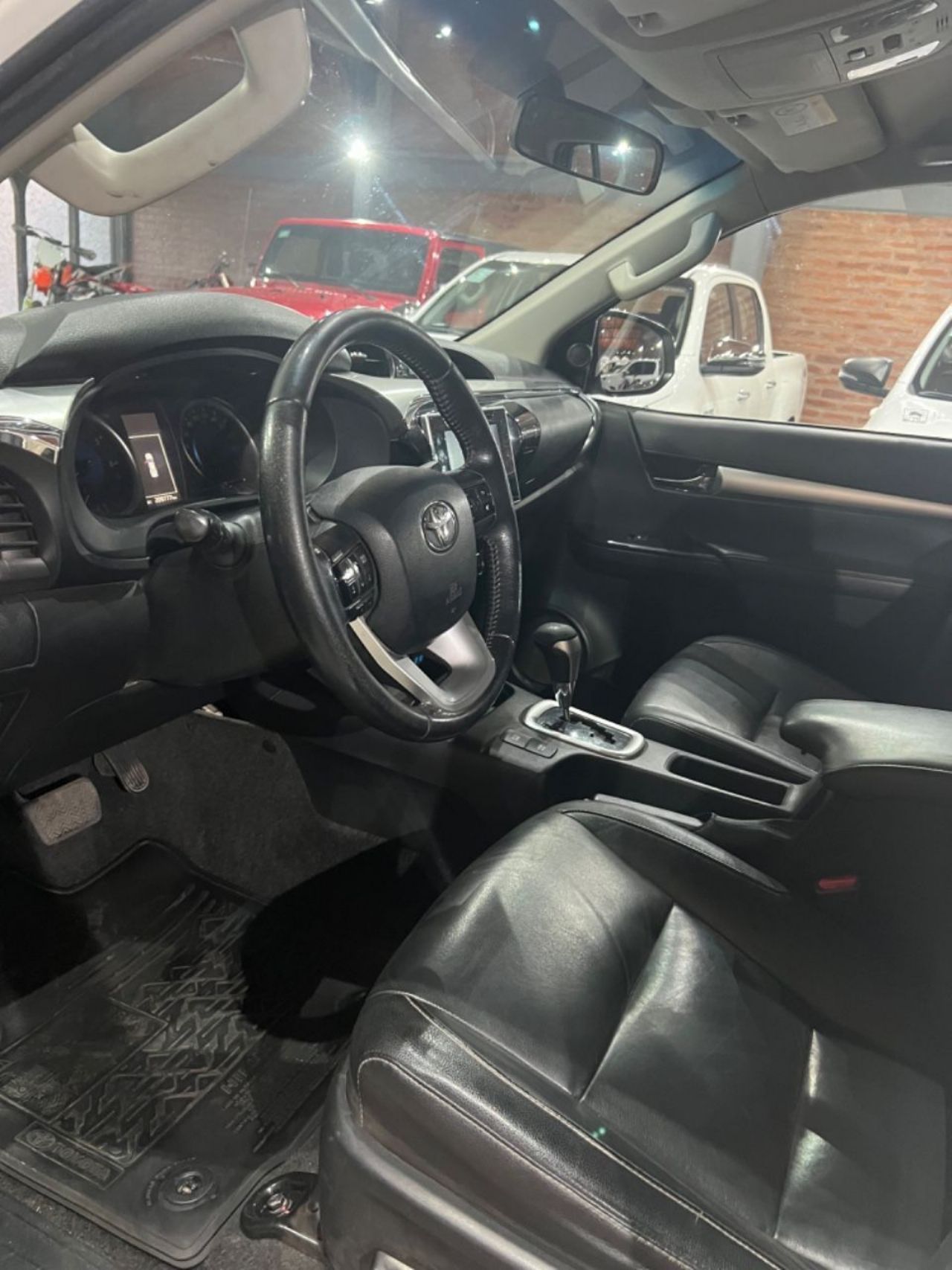 Toyota Hilux Usada en San Juan, deRuedas