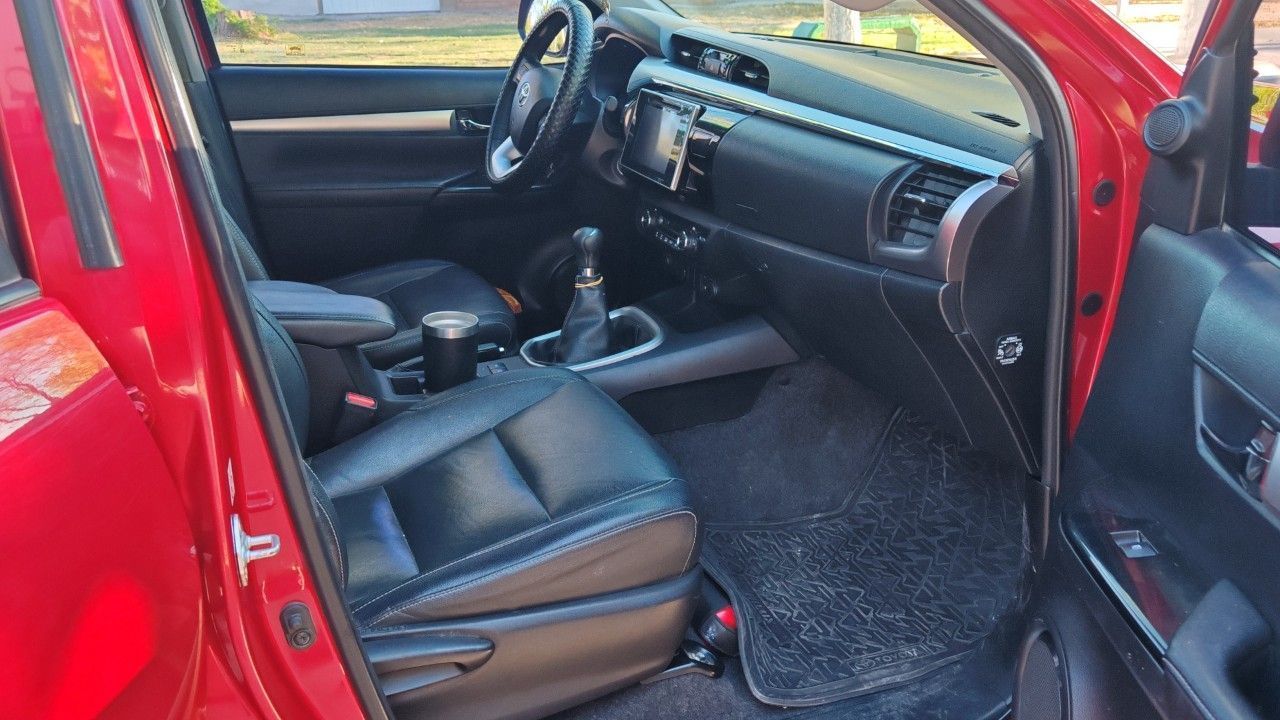 Toyota Hilux Usada en San Juan, deRuedas
