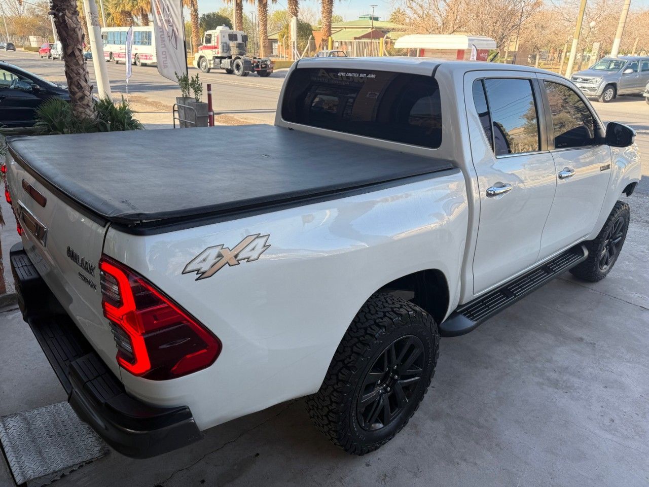Toyota Hilux Usada en San Juan, deRuedas