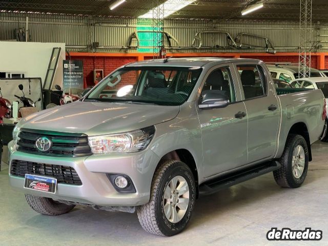 Toyota Hilux Usada en San Juan, deRuedas