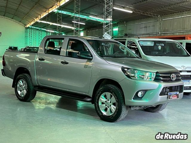 Toyota Hilux Usada en San Juan, deRuedas