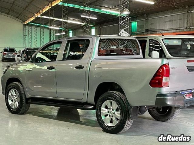 Toyota Hilux Usada en San Juan, deRuedas