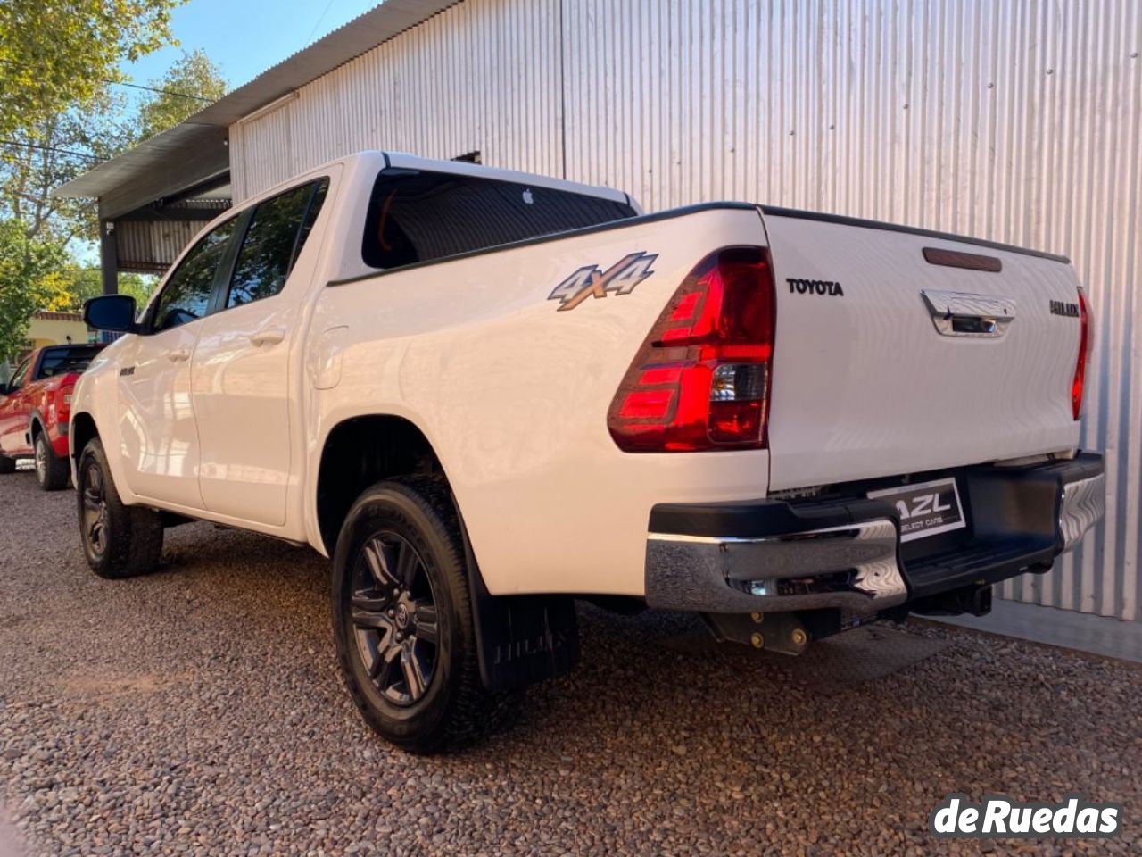 Toyota Hilux Usada en San Juan, deRuedas
