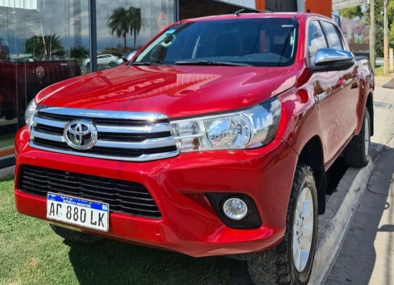 Toyota Hilux Usada en San Juan, deRuedas