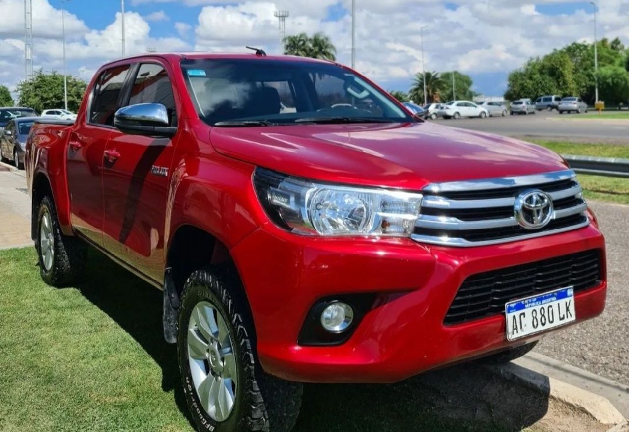 Toyota Hilux Usada en San Juan, deRuedas