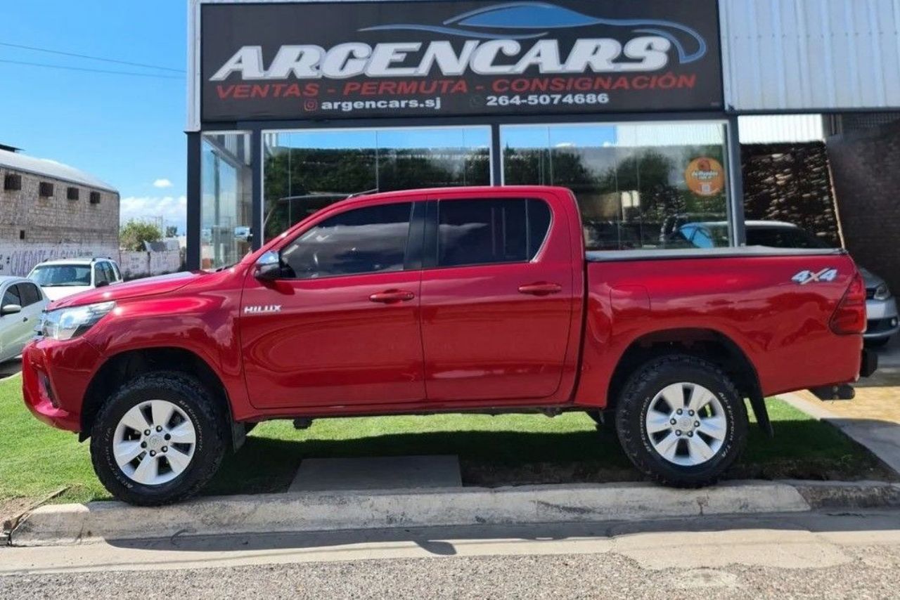 Toyota Hilux Usada en San Juan, deRuedas