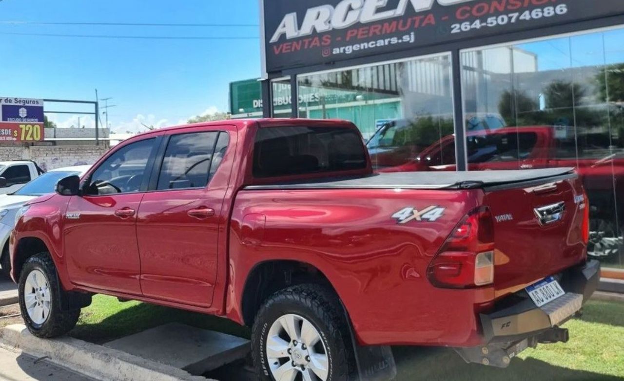 Toyota Hilux Usada en San Juan, deRuedas