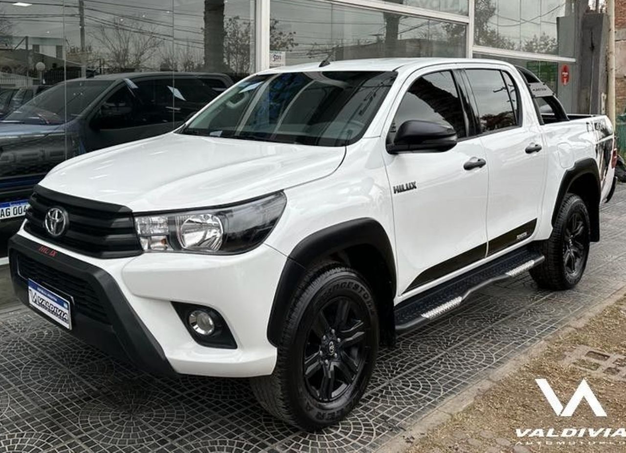 Toyota Hilux Usada en San Juan, deRuedas
