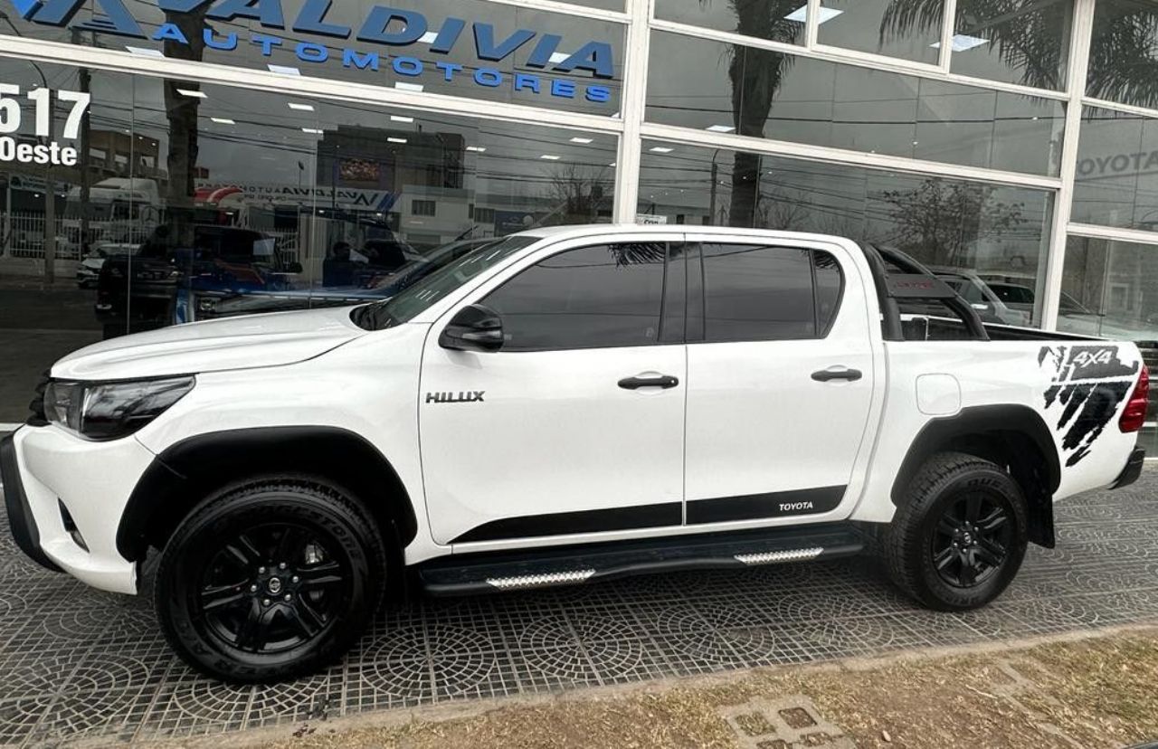 Toyota Hilux Usada en San Juan, deRuedas