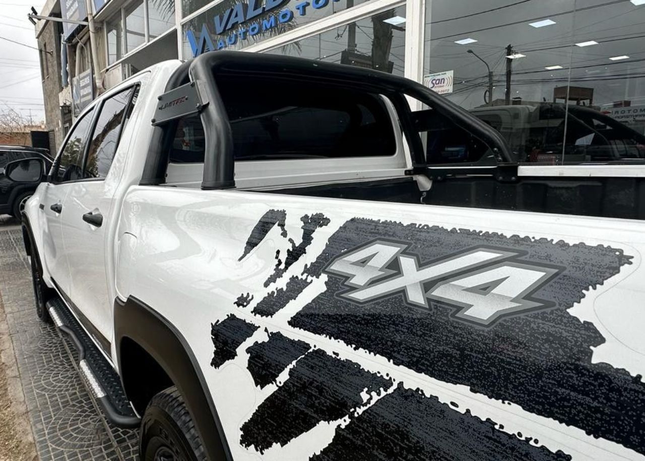 Toyota Hilux Usada en San Juan, deRuedas