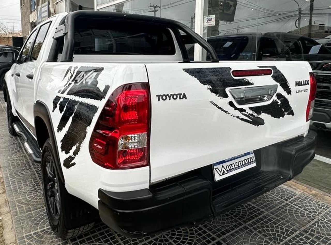 Toyota Hilux Usada en San Juan, deRuedas