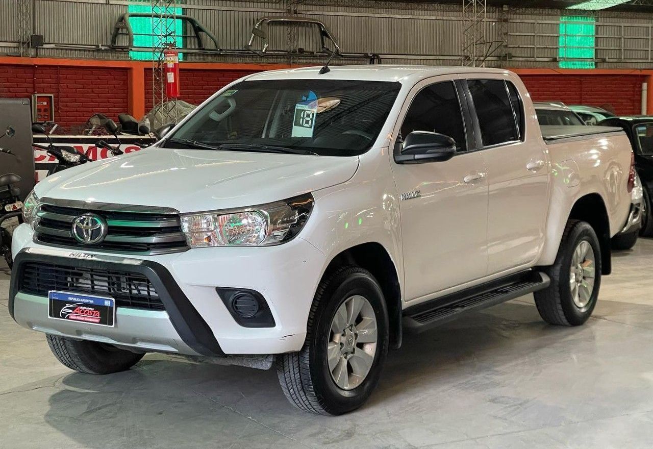 Toyota Hilux Usada en San Juan, deRuedas