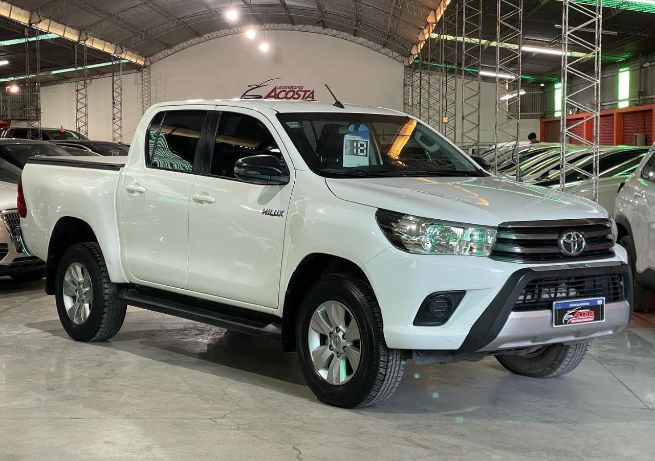 Toyota Hilux Usada en San Juan, deRuedas
