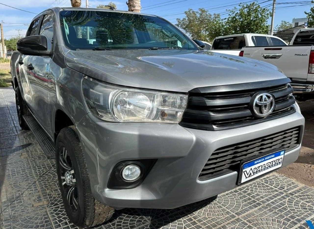 Toyota Hilux Usada en San Juan, deRuedas