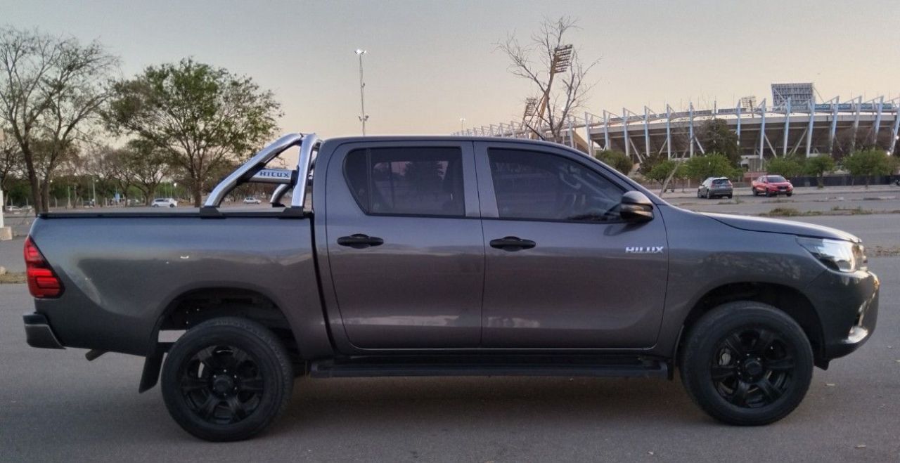 Toyota Hilux Usada en Córdoba, deRuedas