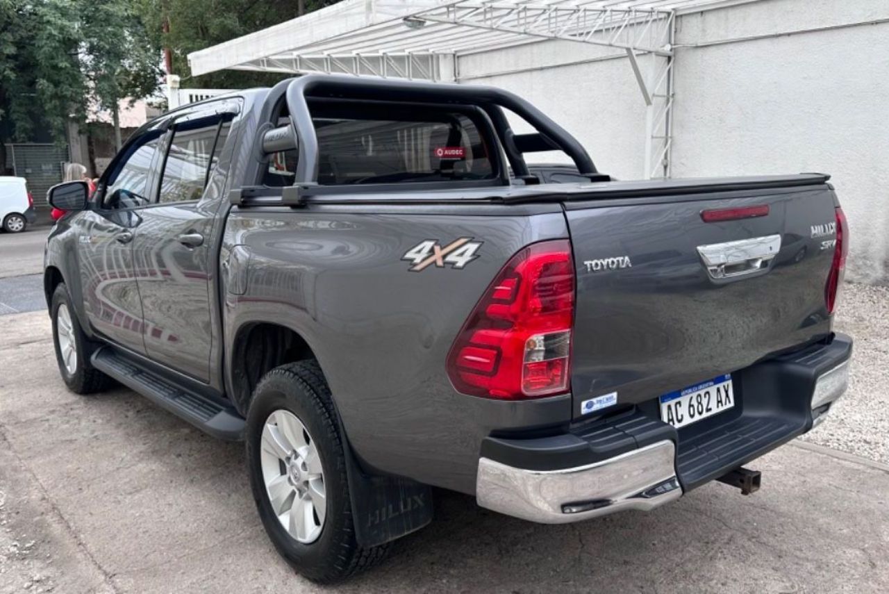 Toyota Hilux Usada en San Luis, deRuedas