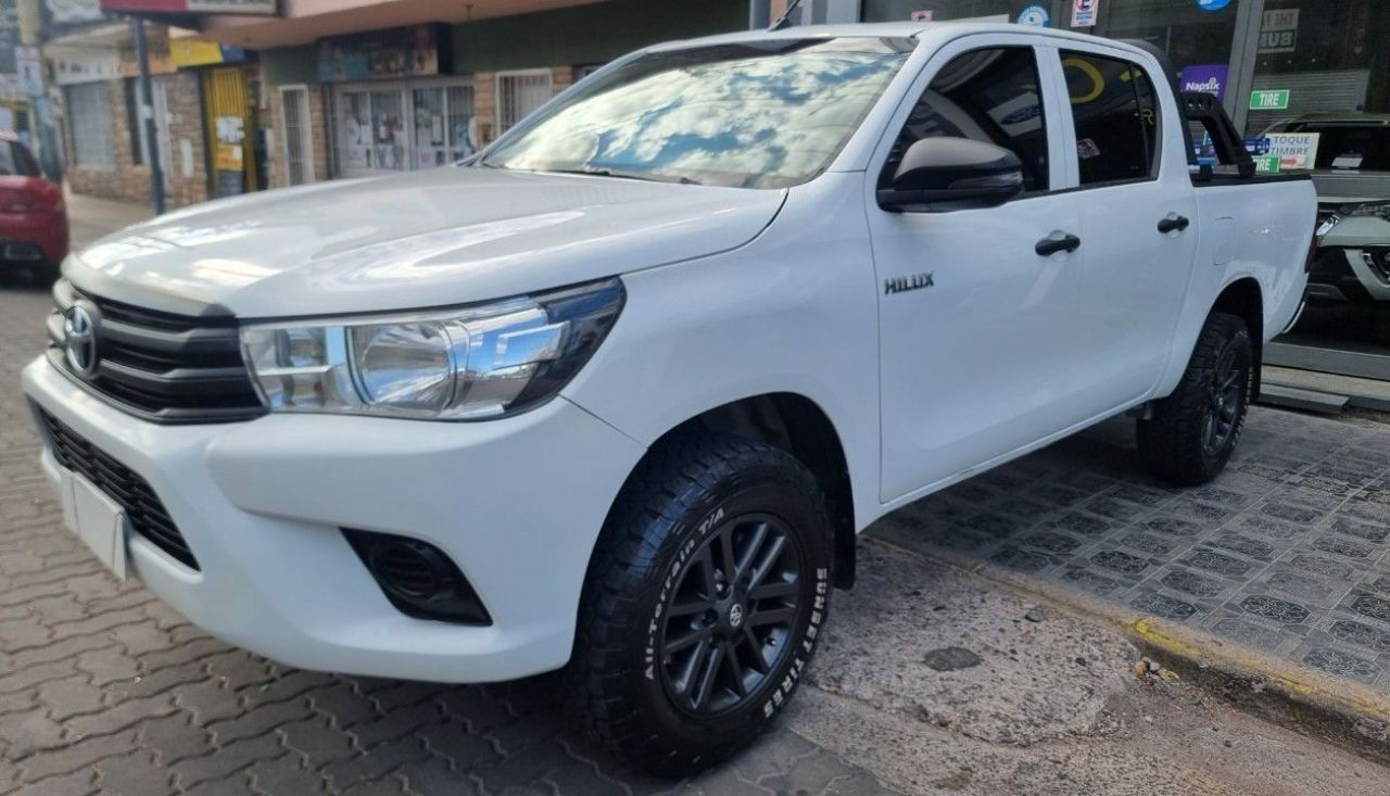 Toyota Hilux Usada Financiado en Mendoza, deRuedas