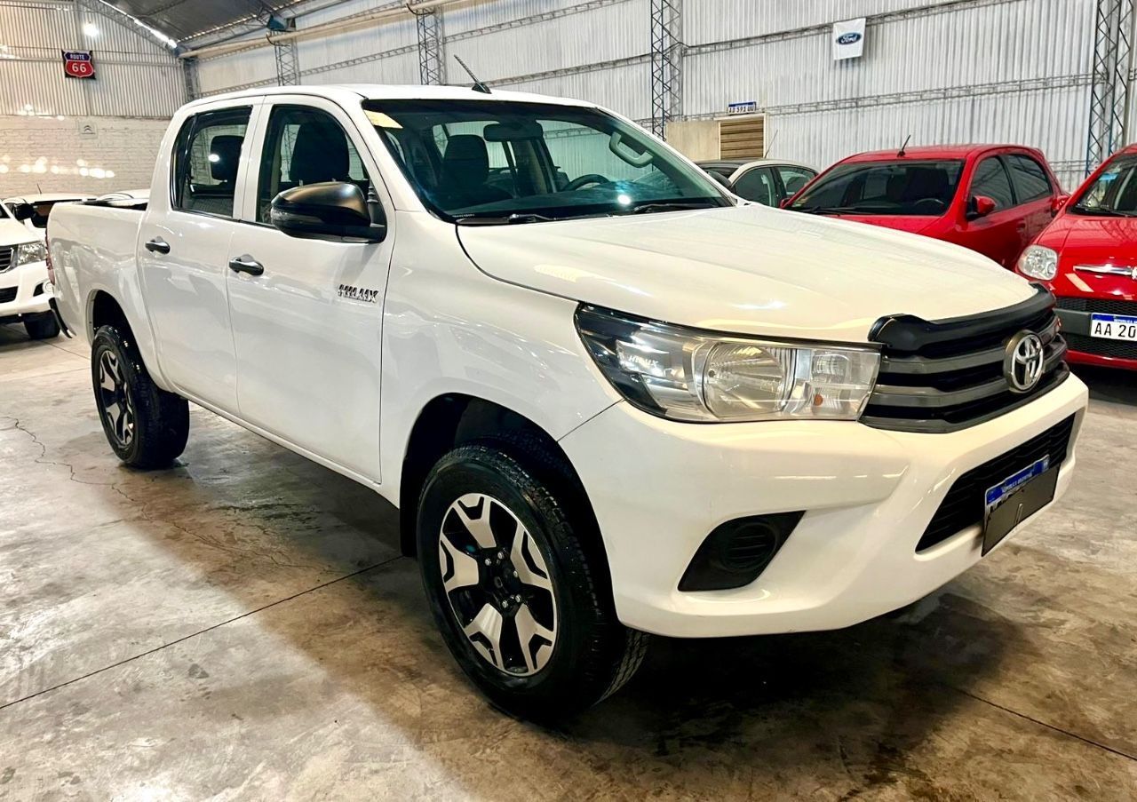 Toyota Hilux Usada Financiado en Mendoza, deRuedas