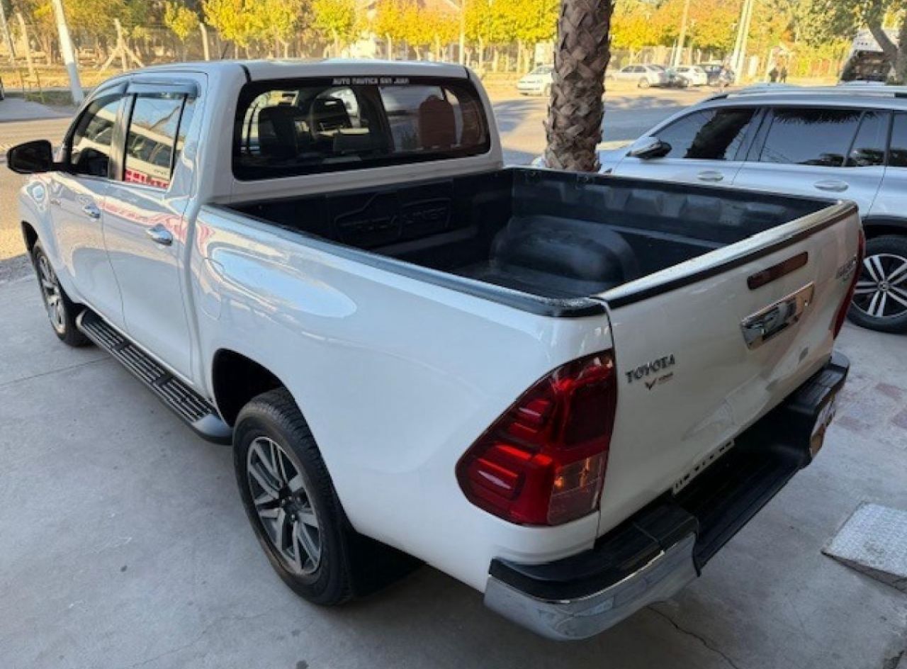 Toyota Hilux Usada en San Juan, deRuedas