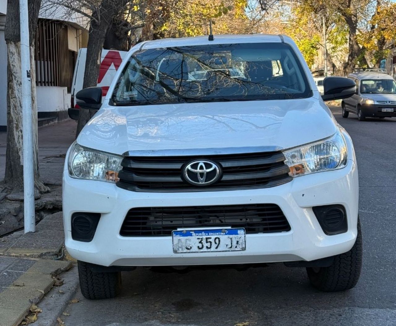 Toyota Hilux Usada Financiado en Mendoza, deRuedas