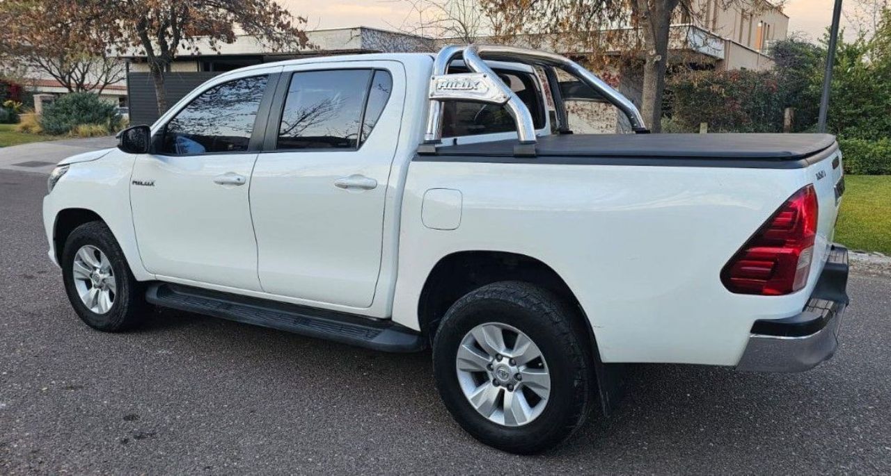 Toyota Hilux Usada en Mendoza, deRuedas