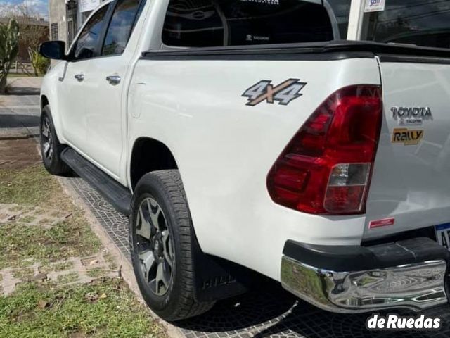 Toyota Hilux Usada en San Juan, deRuedas