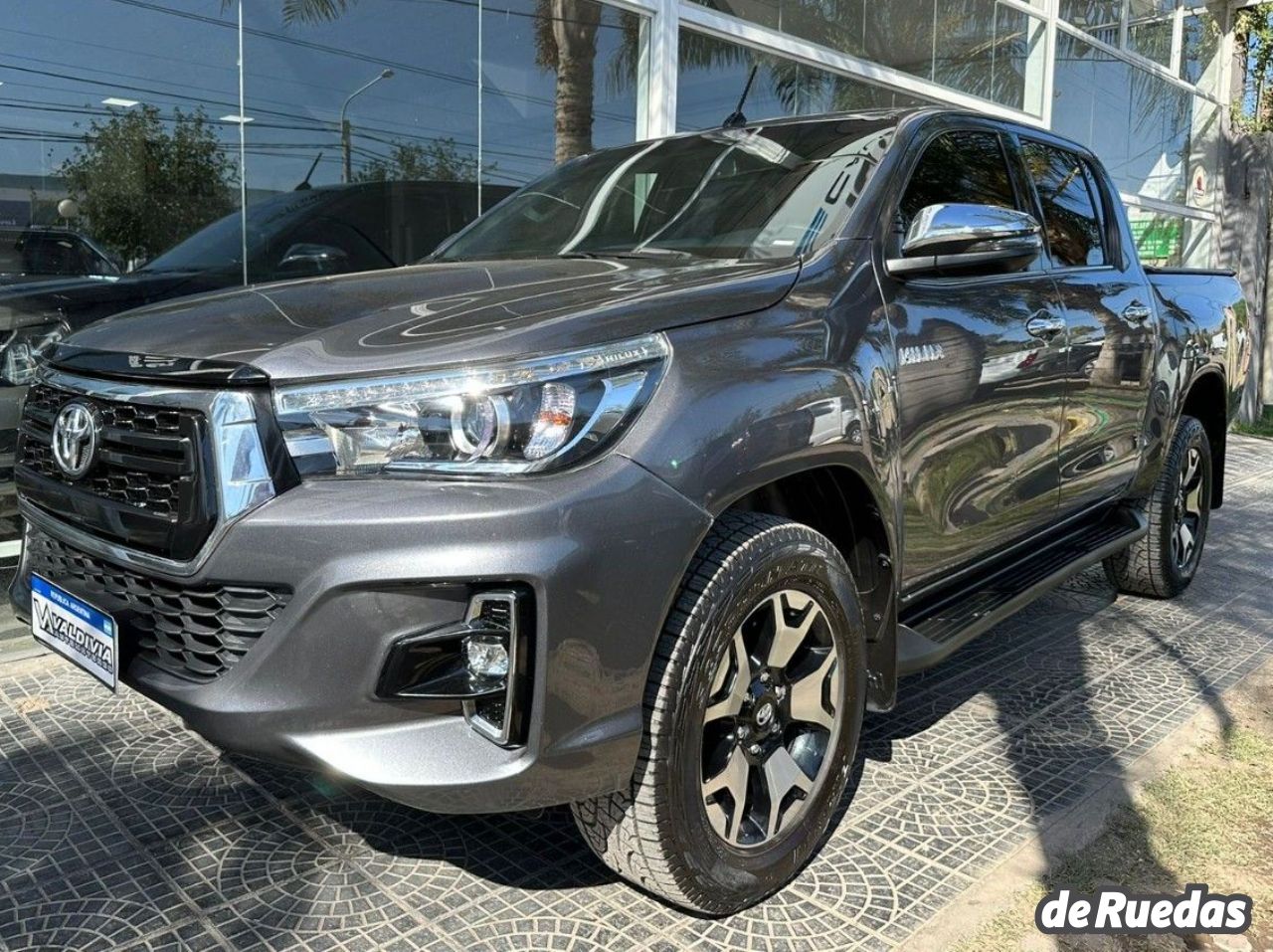 Toyota Hilux Usada en San Juan, deRuedas