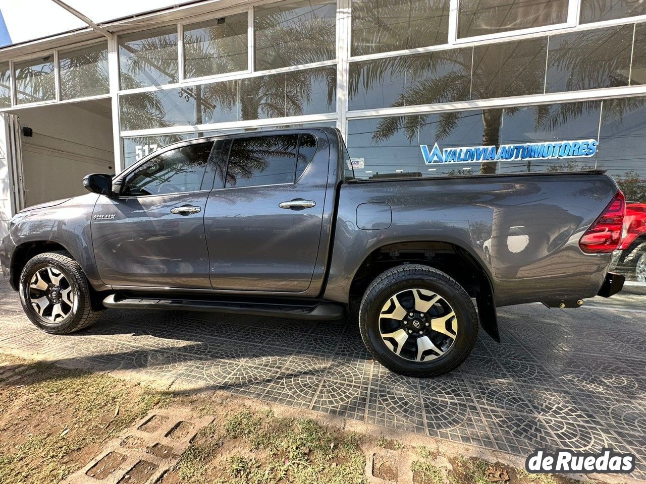 Toyota Hilux Usada en San Juan, deRuedas