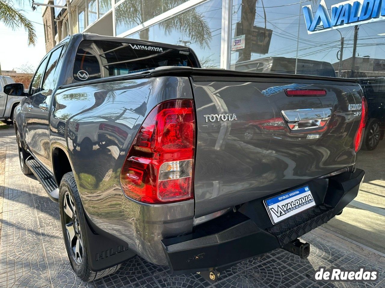 Toyota Hilux Usada en San Juan, deRuedas