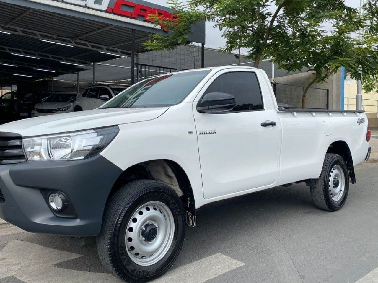 Toyota Hilux Usada en San Juan, deRuedas