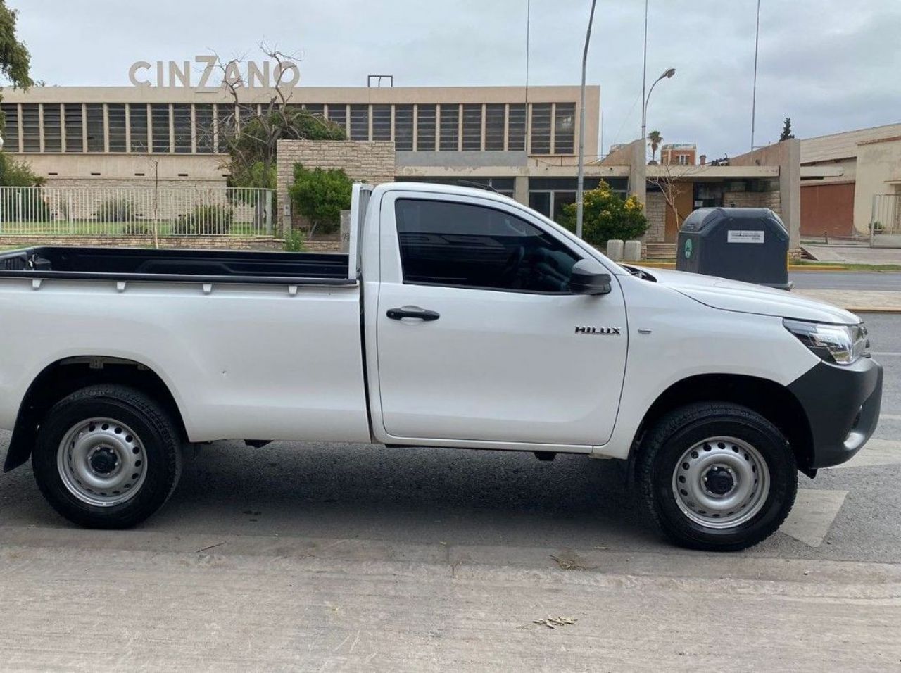 Toyota Hilux Usada en San Juan, deRuedas